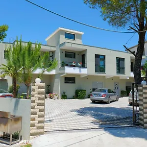 Vila Celaj Hotell